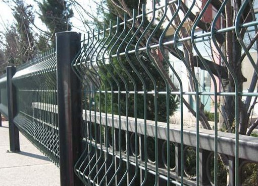 河北三角折彎護欄網 價格、廠家與選購指南